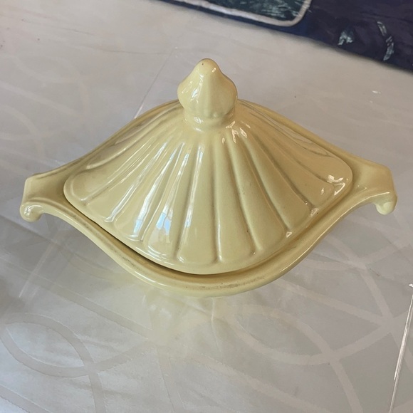 COVERED Scalloped Dish By HAEGER - Picture 2 of 11